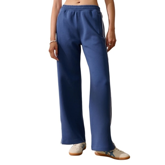 Abercrombie YPB neoKNIT MAX Dark Blue White Stripe Track Pants Size Medium - Picture 2 of 12